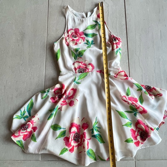 Yumi Kim White Rosebud Floral Happy Hour Silk Flare Dress Size S - Picture 13 of 14